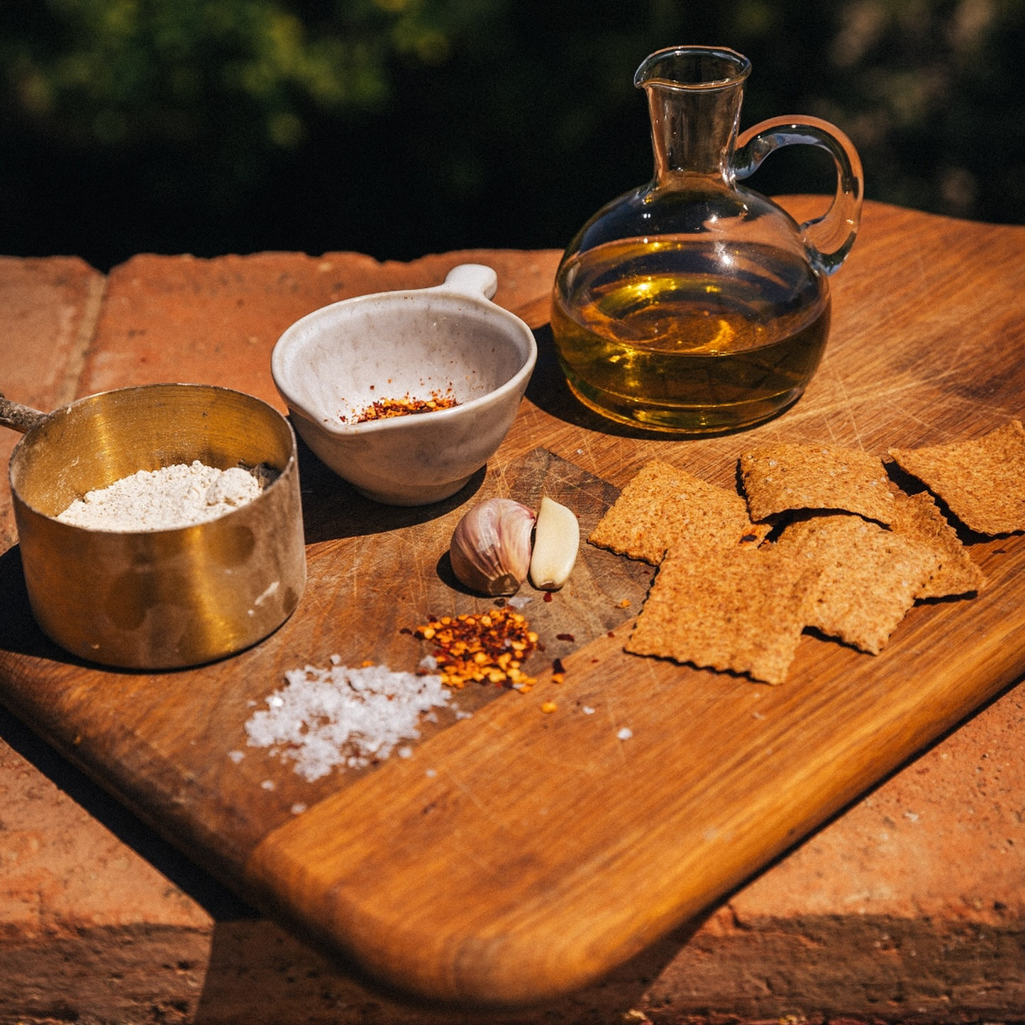 Roasted Garlic & Chili Crackers